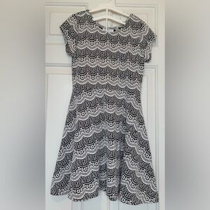 PLACE Girl’s black/white pattern dress size 7/8 60% Rayon 40% polyester spandex